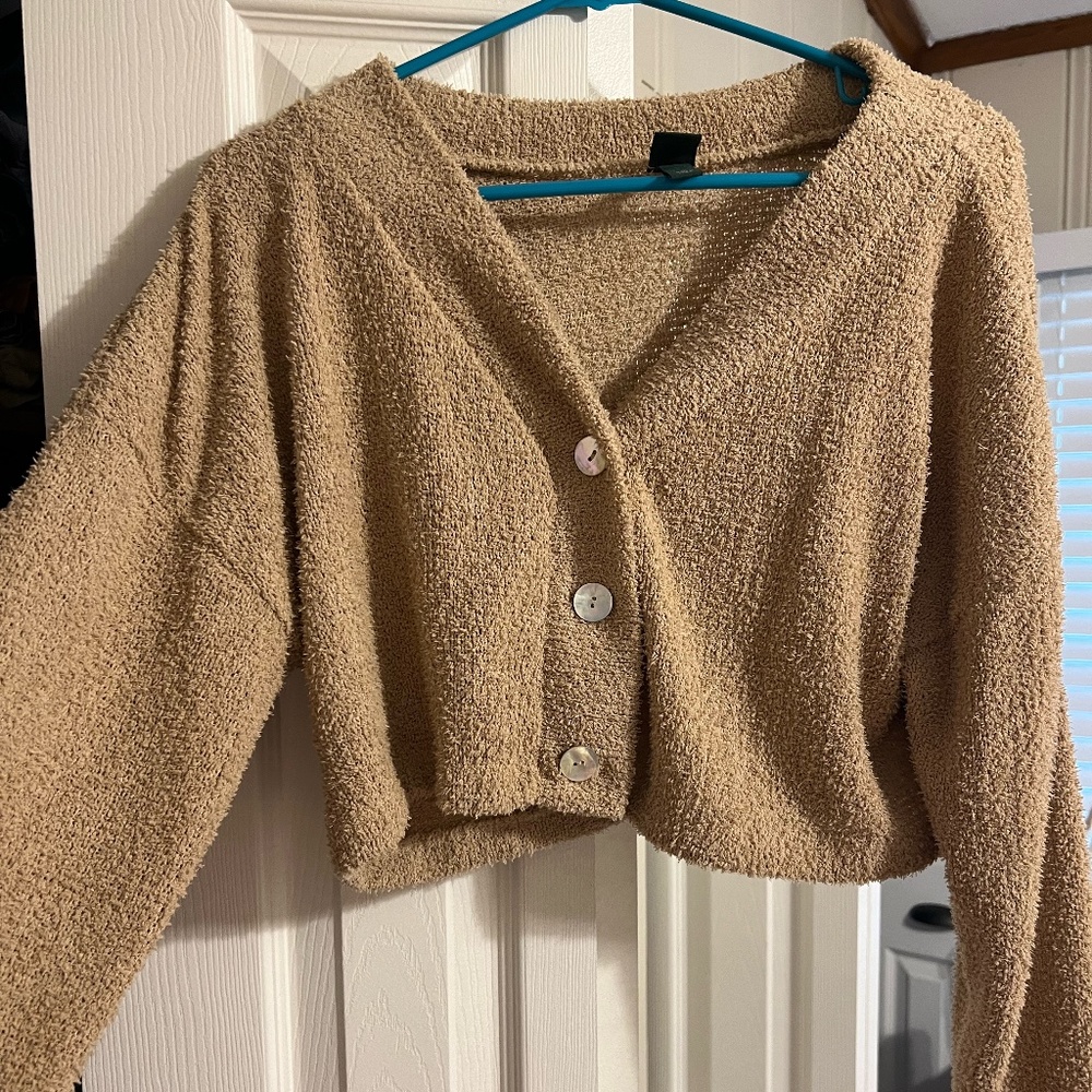Super soft, cropped cardigan